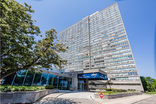 4800 S Chicago Beach Dr in Chicago, IL - Building Photo