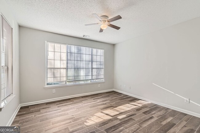 11381 Michelle Way in Hampton, GA - Foto de edificio - Building Photo