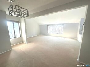 7 Redwood Ln in Ridgefield, CT - Building Photo - Building Photo