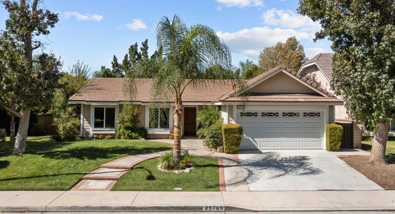 25769 Miguel Ct in Santa Clarita, CA - Building Photo