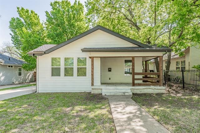 property at 916 S Rosemont Ave