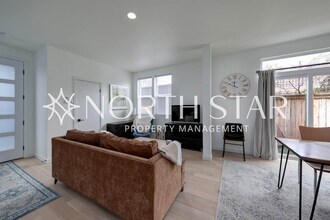 3013 SE Division St in Portland, OR - Building Photo - Building Photo