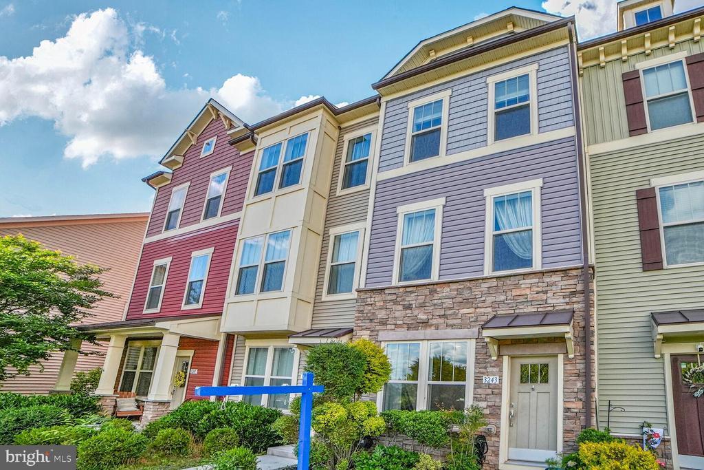 3243 Stone Barn Dr in Frederick, MD - Building Photo