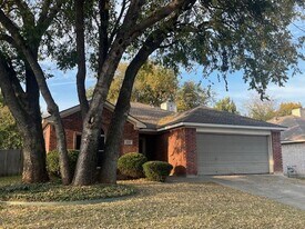 3013 Rustic Meadow Trail in Mansfield, TX - Building Photo