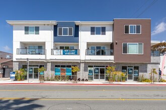 Upper Voltaire in San Diego, CA - Building Photo - Building Photo