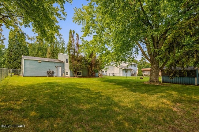 3402 Par St N in Fargo, ND - Foto de edificio - Building Photo
