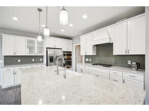 15735 Fair Hill Way in Apple Valley, MN - Foto de edificio - Building Photo
