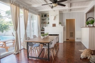 13306 Magnolia Blvd in Sherman Oaks, CA - Foto de edificio - Building Photo