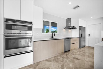 5510 NE 18th Ave in Fort Lauderdale, FL - Building Photo - Building Photo