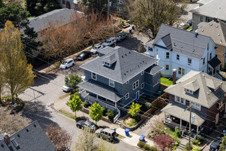 1035 SE 14th Ave in Portland, OR - Building Photo - Building Photo