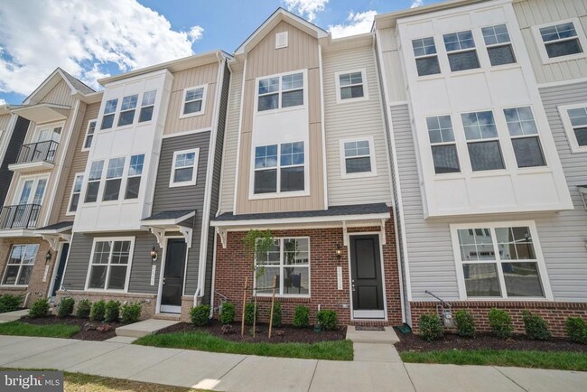 property at 2513 Gatwick Ln