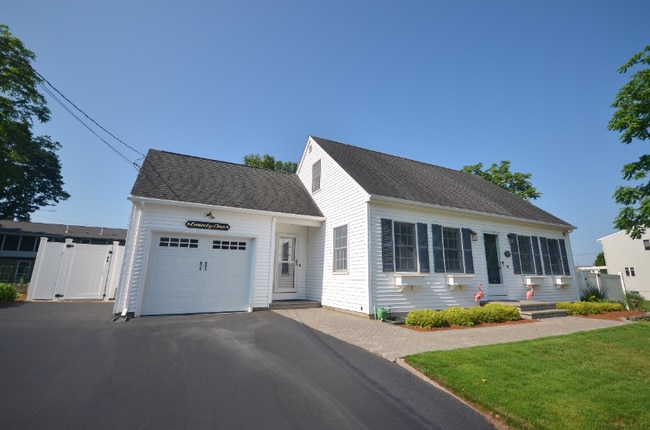 21 4th Ave in Waterford, CT - Building Photo - Building Photo