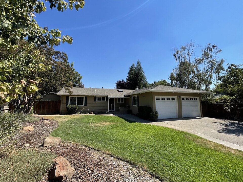 4 Verbena Ln in Chico, CA - Building Photo