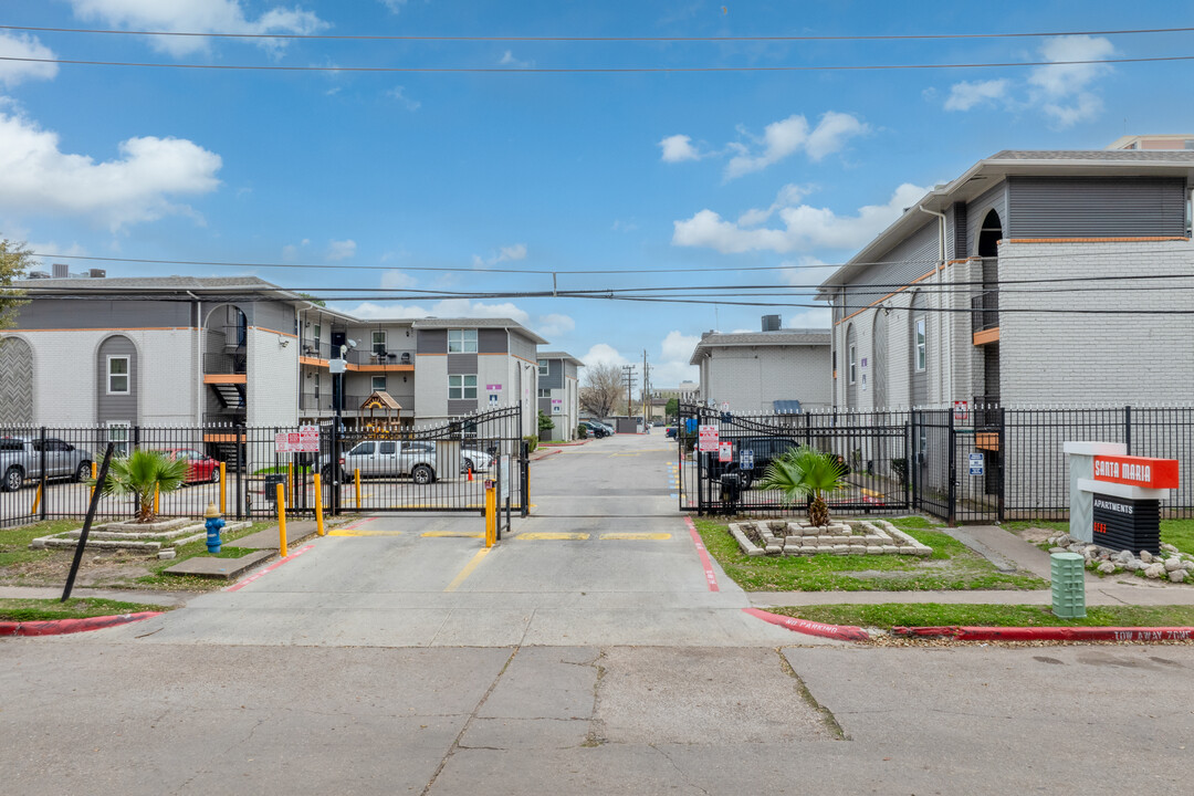 Santa Maria in Houston, TX - Building Photo