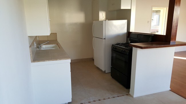 1150 Manhattan Beach Blvd in Manhattan Beach, CA - Building Photo - Building Photo