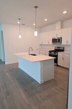 19231 Gentry Pl in Estero, FL - Foto de edificio - Building Photo
