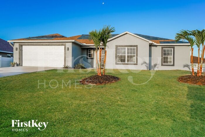 2018 NW 9th Pl in Cape Coral, FL - Foto de edificio