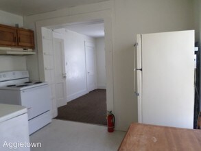 514 N 9th St in Manhattan, KS - Building Photo - Building Photo