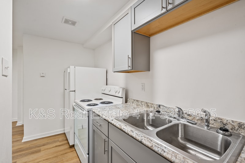 441-443-445 Library St in Braddock, PA - Building Photo
