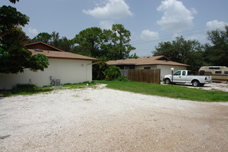 2775-2783 Dueby St in Sarasota, FL - Foto de edificio - Building Photo