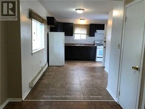 61 Cedar Dr in Toronto, ON - Building Photo - Building Photo