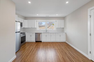 136 Nelson Ave in Harrison, NY - Building Photo - Building Photo