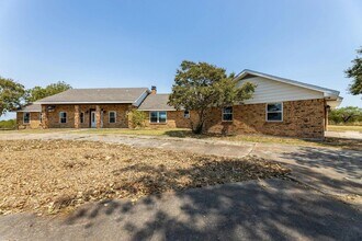 6200 N Interstate 45 Service Rd in Ennis, TX - Foto de edificio - Building Photo
