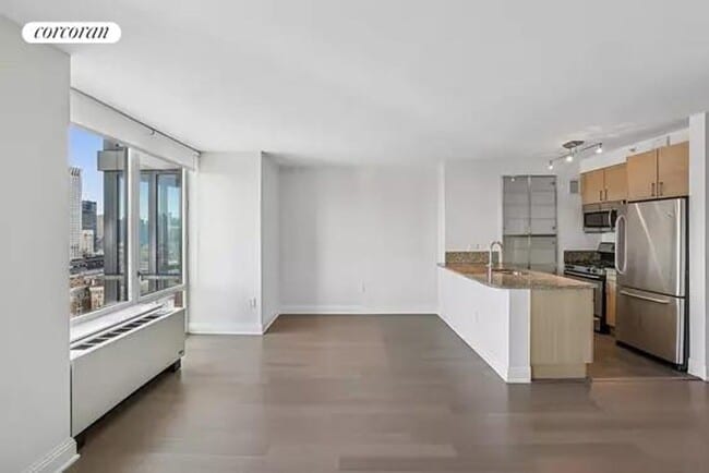 property at 125 W 31st St