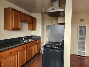 1226 Gower N St, Unit 2 in Los Angeles, CA - Foto de edificio - Building Photo