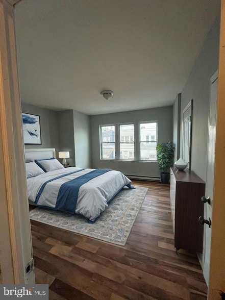 2024 Bonaffon St in Philadelphia, PA - Foto de edificio - Building Photo