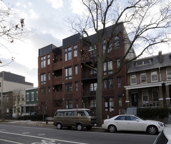 Axis Condos in Washington, DC - Foto de edificio - Building Photo