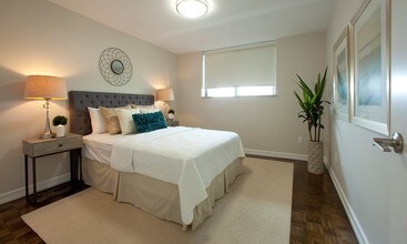 Applewood on the Park in Mississauga, ON - Building Photo - Interior Photo