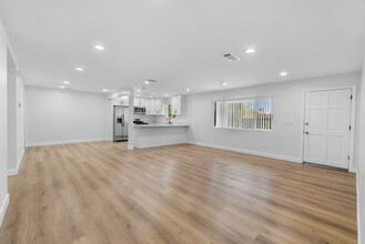 1004 Sumner Ave in El Cajon, CA - Building Photo - Interior Photo