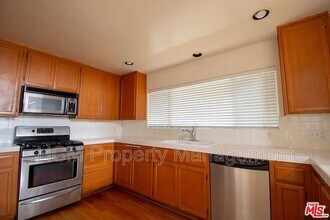 710 Ocean Park Pl S in Santa Monica, CA - Building Photo - Building Photo