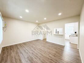 15546 Vanowen St, Unit 9 in Los Angeles, CA - Building Photo