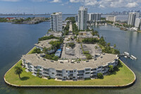 Biscayne Sea Club in North Bay Village, FL - Building Photo - Building Photo