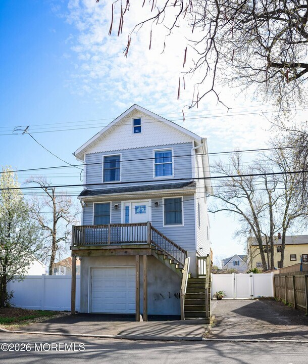 320 Lorillard Ave in Union Beach, NJ - Building Photo