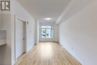 106 Bravo Ln in Newmarket, ON - Building Photo - Building Photo