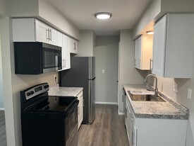 6th and College in Milwaukee, WI - Building Photo