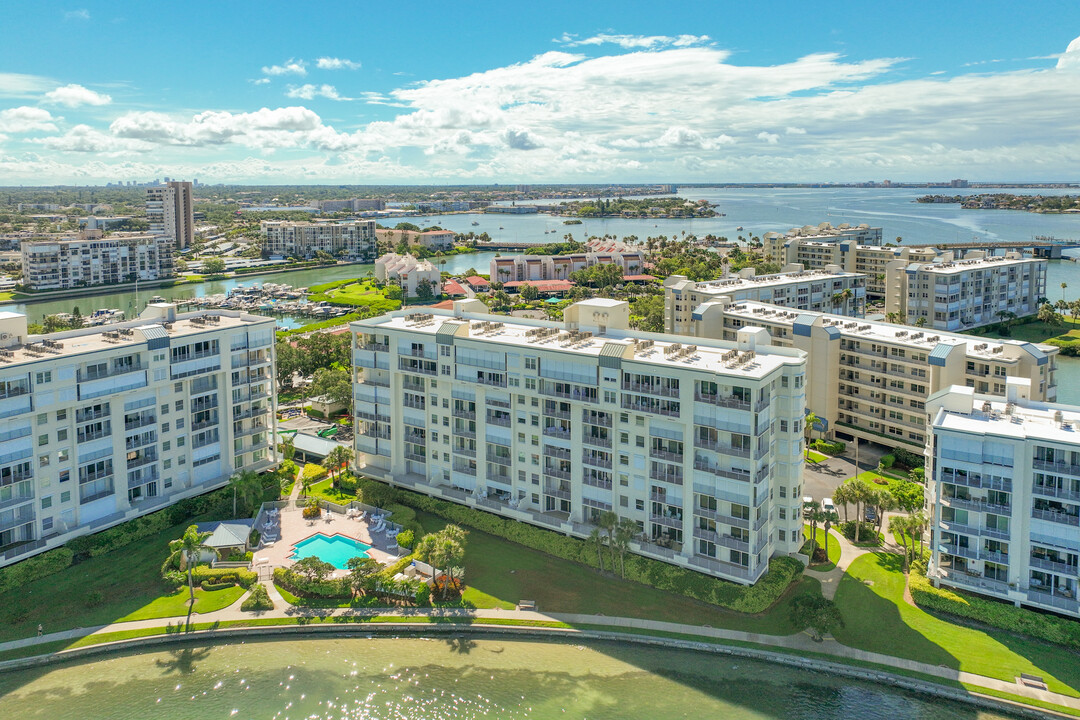 Windwards at Harbourside Condo in South Pasadena, FL - Building Photo