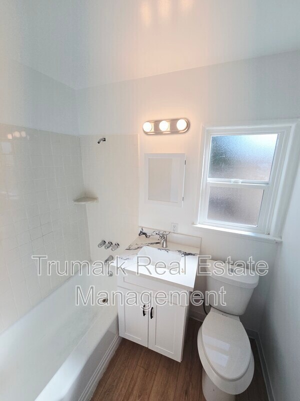 property at 1552 E Wilson Ave
