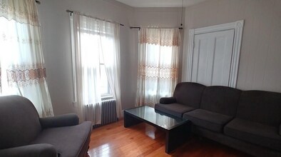 41 Trull St, Unit 2 in Somerville, MA - Building Photo - Building Photo