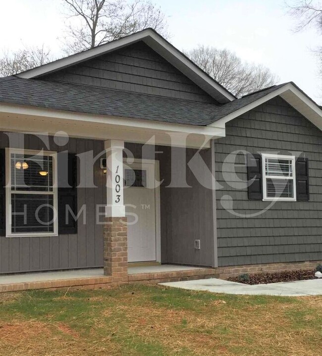 1003 Lakeview St in Kannapolis, NC - Foto de edificio - Building Photo