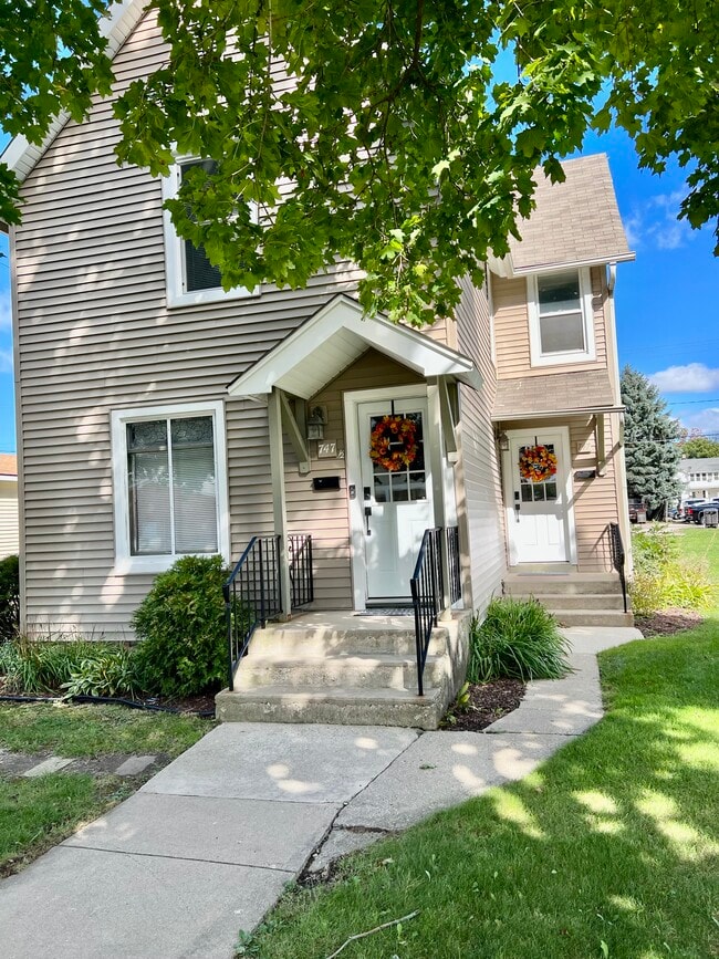 747 Ann St, Unit Lower