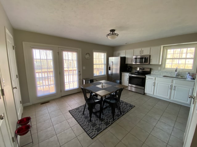 2551 S Addisyn Ln, Unit Front Bedroom in Bloomington, IN - Foto de edificio - Building Photo