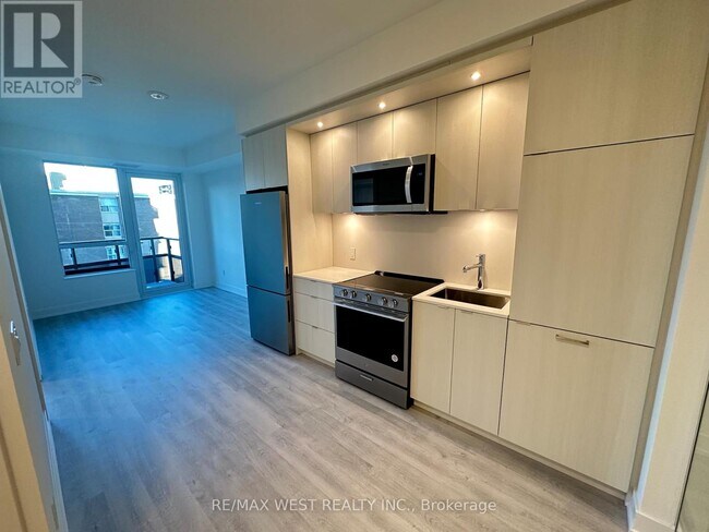 60 Central Park Roadway in Toronto, ON - Building Photo - Building Photo