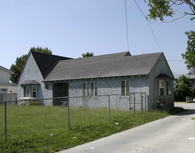 5 Unit Apartments + 1 Non Conf in El Monte, CA - Foto de edificio - Building Photo