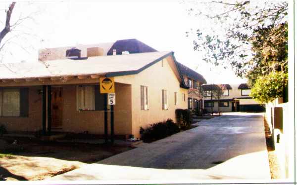 38109-38111 N 11th St E in Palmdale, CA - Foto de edificio - Building Photo