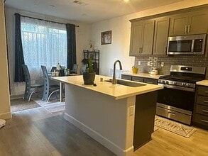 416 Mystic Ln in Pittsburg, CA - Building Photo - Building Photo