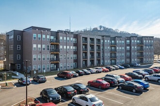 Vanguard in Cincinnati, OH - Foto de edificio - Building Photo